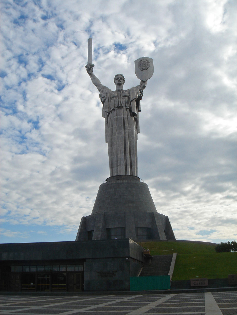 Monument Rodina Mať