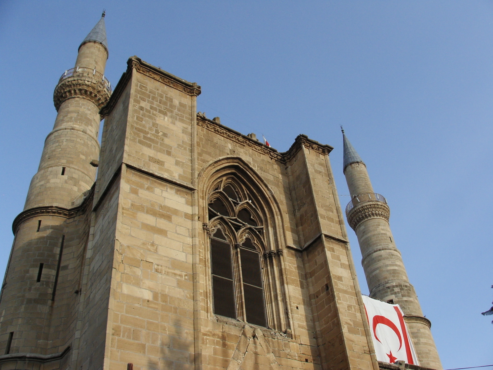 Gotická katedrála předělaná na mešitu (Nikósia)
