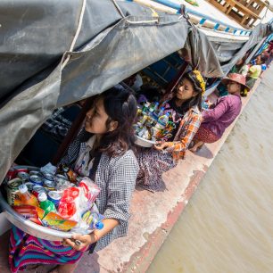 Prodej občerstvení z lodi