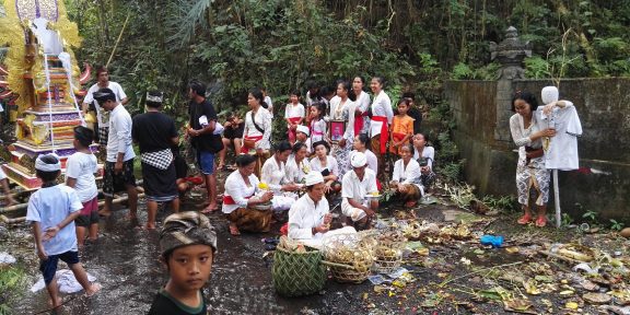 Ngaben: tradiční balijská kremace jako oslava osvobození duše, je veselá, barevná a plná optimismu