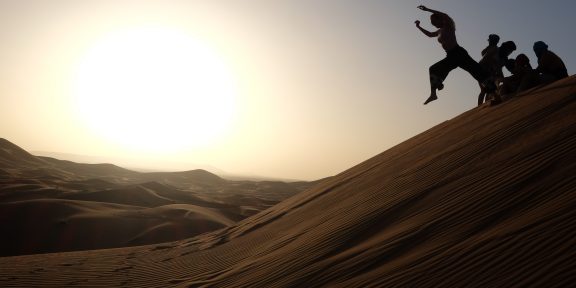 Pétanque s kozími bobky, klid i nepohodlí přináší cesty do pouště v Mauretánii