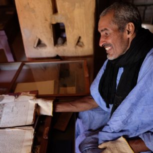 Správce jedné z knihoven v Čingeti