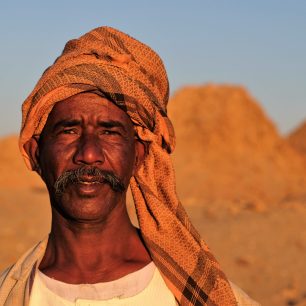 Strážce pyramid v Kermě