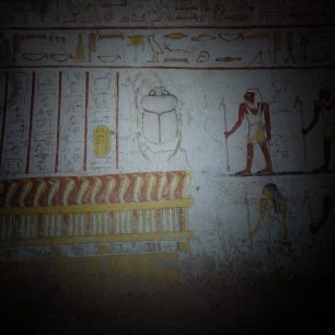 Interiér hrobky je přístupný pouze s čelovkou