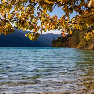 Průzračná voda jezera Weissensee má kvalitu pitné vody.