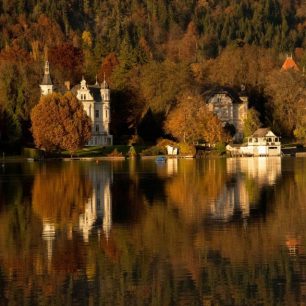 Renesanční vily při plavbě po Worthersee.