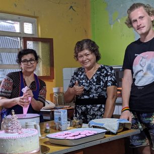 Pečeme dort s našimi přáteli, zachránci v Chimbote
