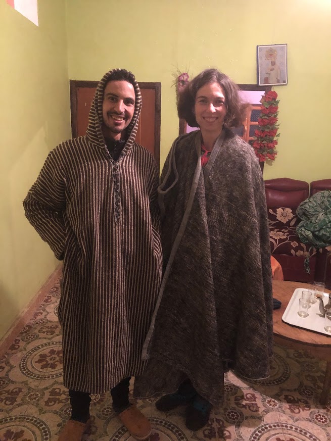 V horách je chladno, naštěstí vyfasujeme teplé dželláby