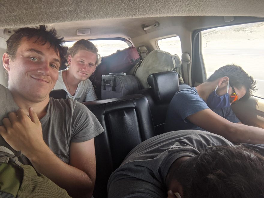 Vyčerpávající jízda přes poušť na cestě do Limy