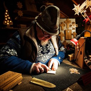 Umění dřevořezby patří k vánočním trhům. Zdroj www.https://dam.germany.travel/