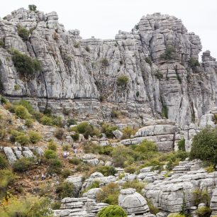 Torcal de Antequera je ráj pro geology, botaniky i walkery, a naprosto neuvěřitelný rozmar přírody. Postupná eroze vápence zde vytvořila bizarní útvary podobající se šroubkům, vztyčeným prstům, na sebe naskládaným pokličkám či zvířecím hlavám. Připravte se na časté mlhy a nečekaně nízké teploty, které vás mohou zaskočit, když sem přijedete z přímořské Málagy. Zdroj Andalucía Tourist Board.