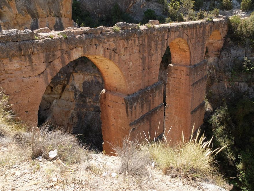 Římský akvadukt na trase Comarca de los Serranos. Zdroj: https://es.wikiloc.com/