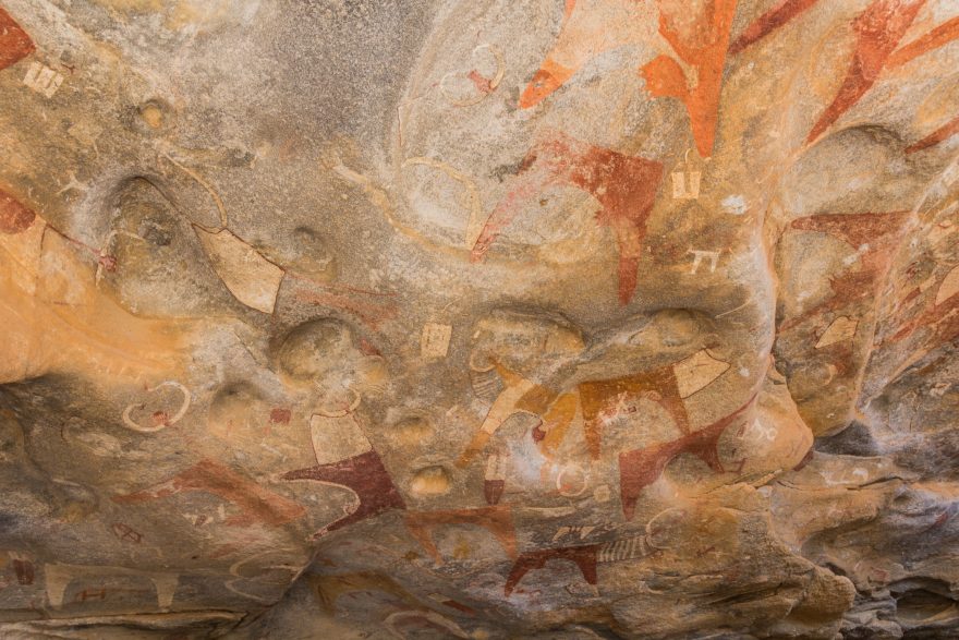 Skalní malby Laas Geel staré minimálně 6000 let.