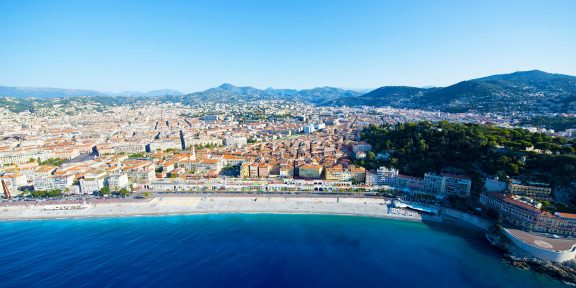 Nice Côte d´Azur nabízí kontrast mezi mořem a horami
