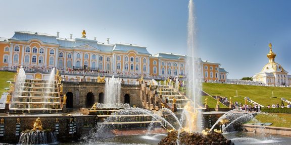 Petrohrad – město příběhů a jen lehce naznačených odpovědí