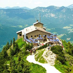 Hitlerovo letní sídlo alias Orlí hnízdo se tyčí na nedostupném vrcholu Kehlstein nad Berchtesgadenem.