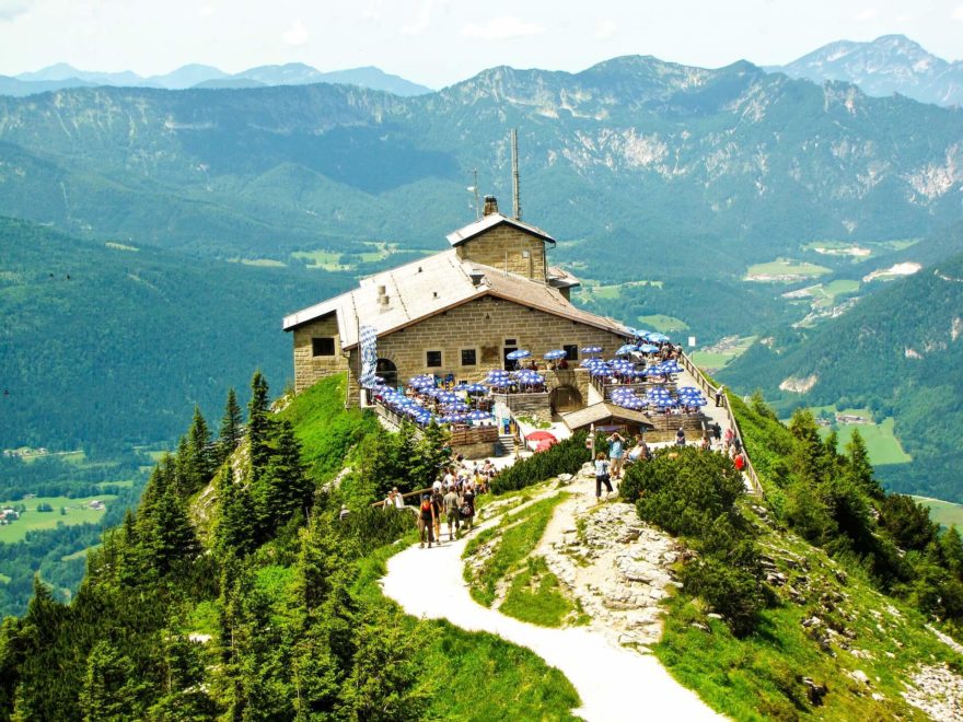 Hitlerovo letní sídlo alias Orlí hnízdo se tyčí na nedostupném vrcholu Kehlstein nad Berchtesgadenem.