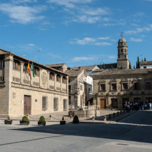 Mnoho památek je zde zapsáno v UNESCO, Beaza, Romería, Andalusie