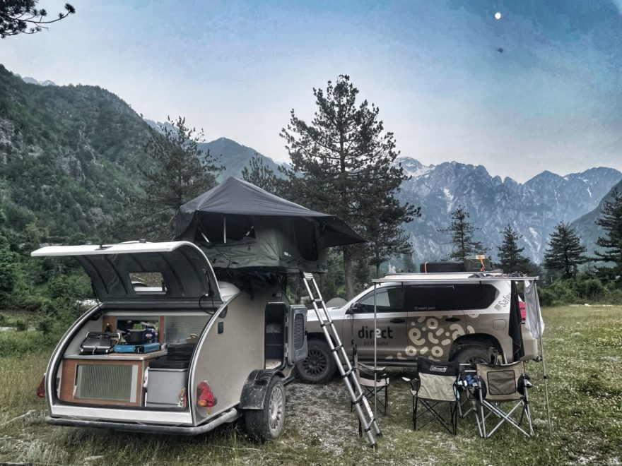 Josef Vrtal na cestách s dcerami, střešní stan Thule Basin, Foto: archiv Josef Vrtal