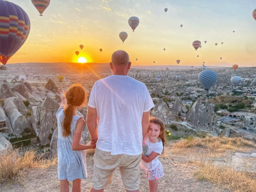 Josef Vrtal na cestách s dcerami, svítání nad Kappadokií, Foto: archiv Josef Vrtal