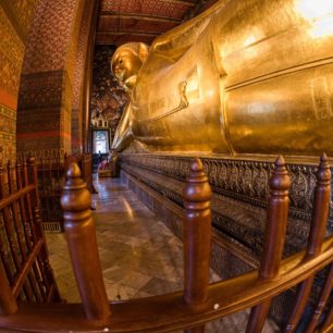 Zlatý ležící Budha, chrám Wat Pho, Bangkok, Thajsko, Foto: David Hainall