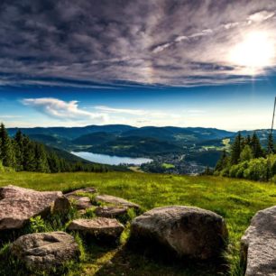 Titisee-Neustadt, pohled z Hochfirst, Schwarzwald, Bádensko-Württembersko, Foto Deutsche Zentrale für Tourismus