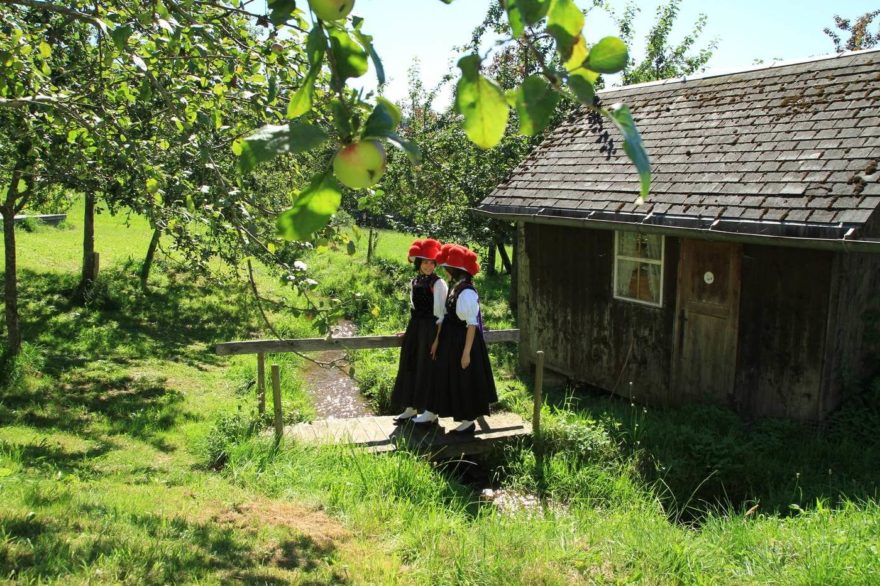 Wolfach, tradiční klobouk nezadaných dívek Bollenhut, Schwarzwald, Bádensko-Württembersko, Foto Schwarzwald Tourismus