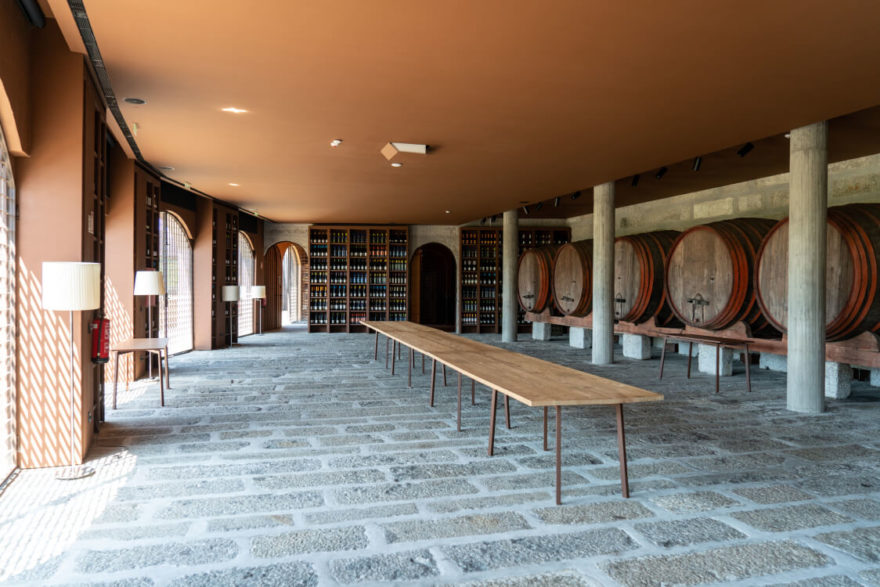 Řada vinařství má perfektně vybavený sklípek, Portugalsko, Autor: Michal Kroužel