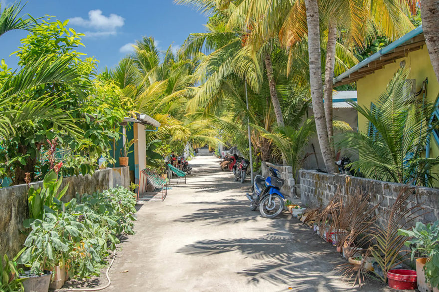 Ulice na Kamadhoo, Baa atol, Maledivy, foto: Lucie Mohelníková