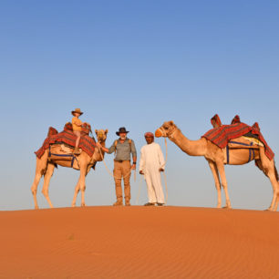 Petr Slavík v poušti s dcerou, Ras al Khaimah, SAE, autor: archiv Petra Slavíka