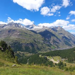 Scenérie cestou ke stanici zubačky v Riffelalpu, Zermatt, Švýcarsko, autor: Lucie Šajnarová