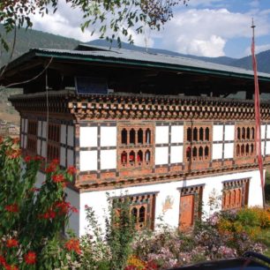 Tradiční bhútánský dům, Bhútán, autor: Kateřina Jablonská Lhotová