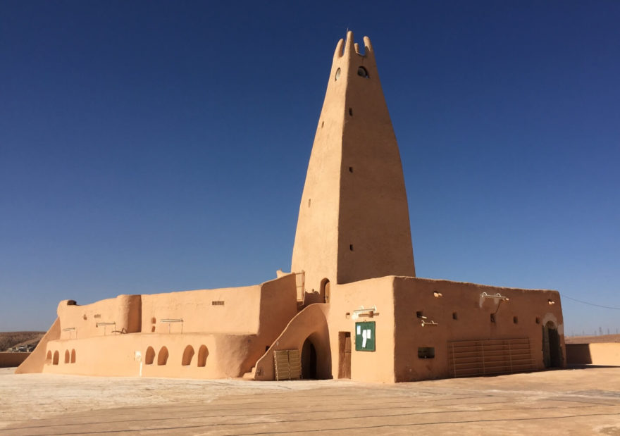 Typická mešita s minaretem, Ghardája, Alžírsko, autor: Omar Jamaein