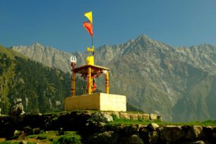 V horách jsou časté kapličky pro Lorda Shivu