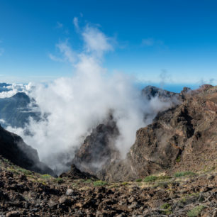 Pohled do rozsáhlé kaldery z vrcholu Roque de los Muchachos