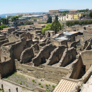 Trosky antického Herculanea tvoří základy dnešního moderního předměstí Neapole
