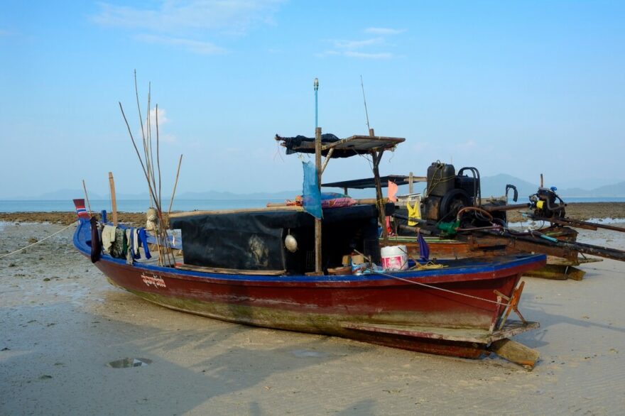 Život na lodi je velmi skromný a stísněnost malé paluby vynahrazuje otevřené moře.