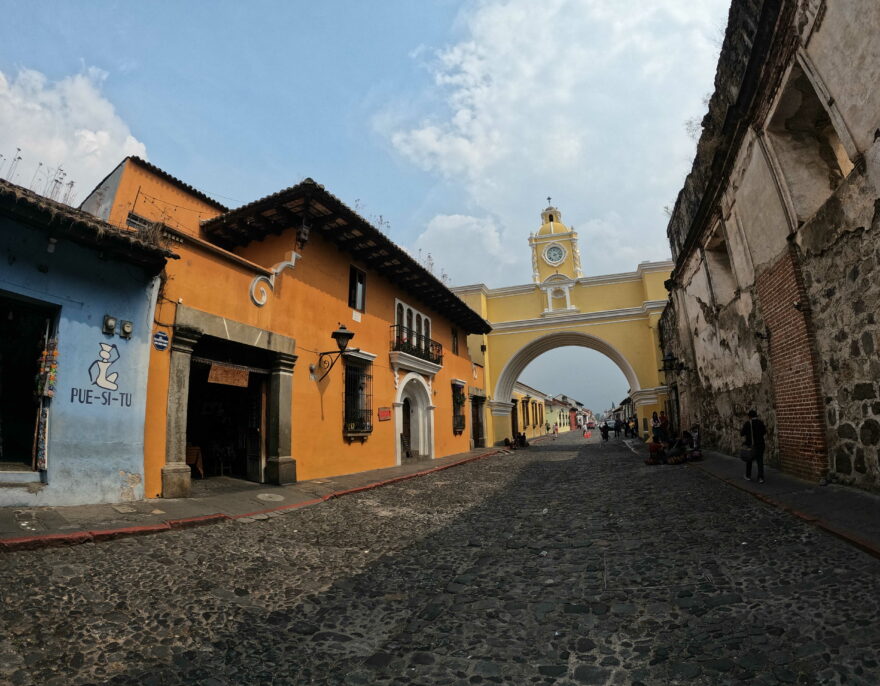 Dominanta města Lanquín - Santa Catalina Arch
