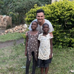 Uganda - škola Lusanja Junior School Change Tomorrow