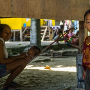 Domorodci na jednom z menších filipínských ostrovů