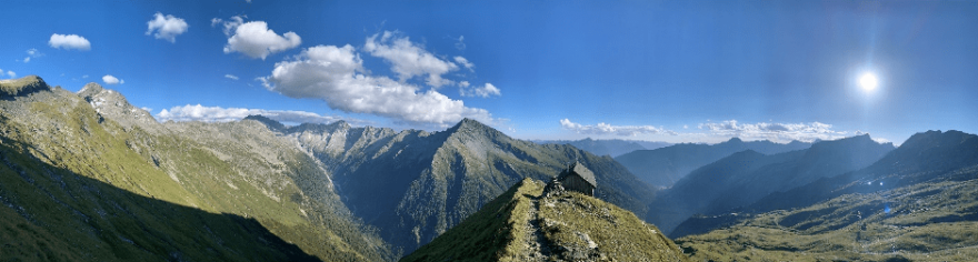 Panorama od chaty Hannoverhaus, vlevo Ankogel (3252 m)