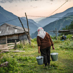 Tvrdý život a realita rychle se vylidňujícího horského venkova na Kavkaze. Foto: Pavel Svoboda