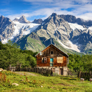 „Alpské“ údolí Gona v lesnatém a málo objeveném kraji Rača. Foto: Pavel Svoboda