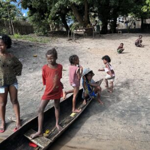 Madagašské děti. Foto: Omar Jamaein