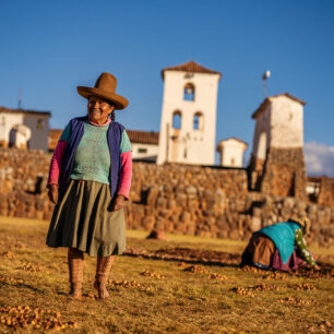 Tradiční sušení brambor na slunci na peruánském venkově. Foto: Pavel Svoboda