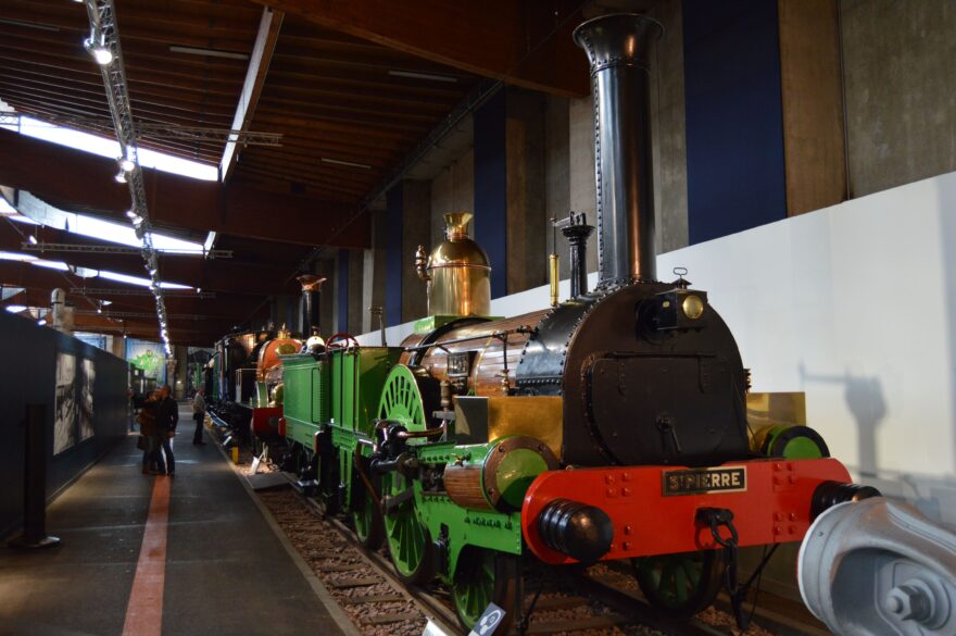 Další z hal se věnuje historickému vývoji železniční dopravy