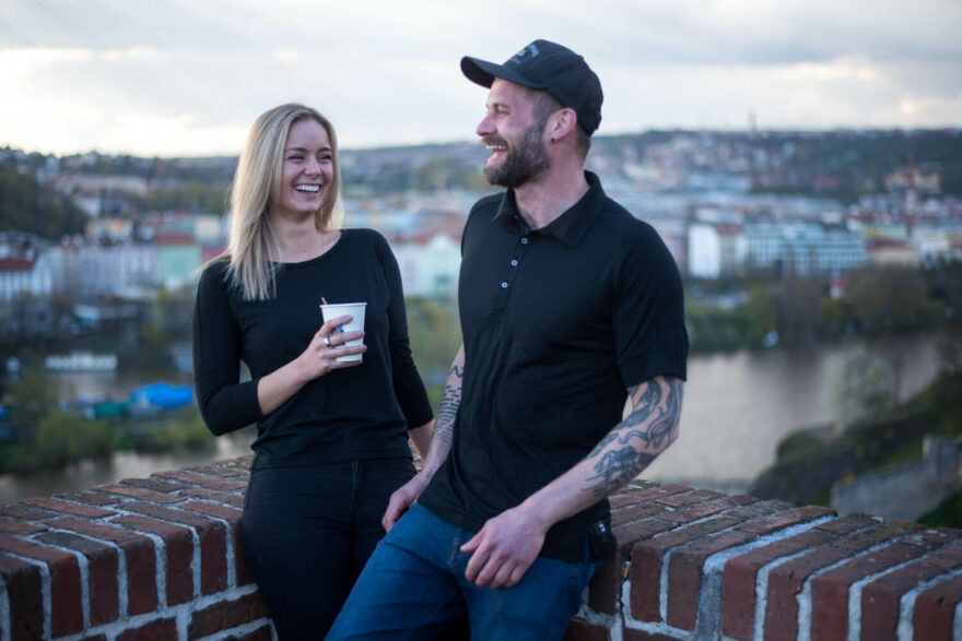 Lehké funkční prádlo Sensor Merino Air Traveller v přírodních barevných variantách vyrobené z exkluzivního úpletu z merino vlny s příměsí polyamidu.