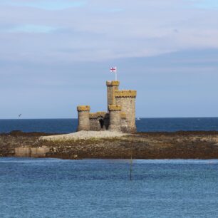 Věž spásy v douglaském přístavu zachraňuje lidské životy