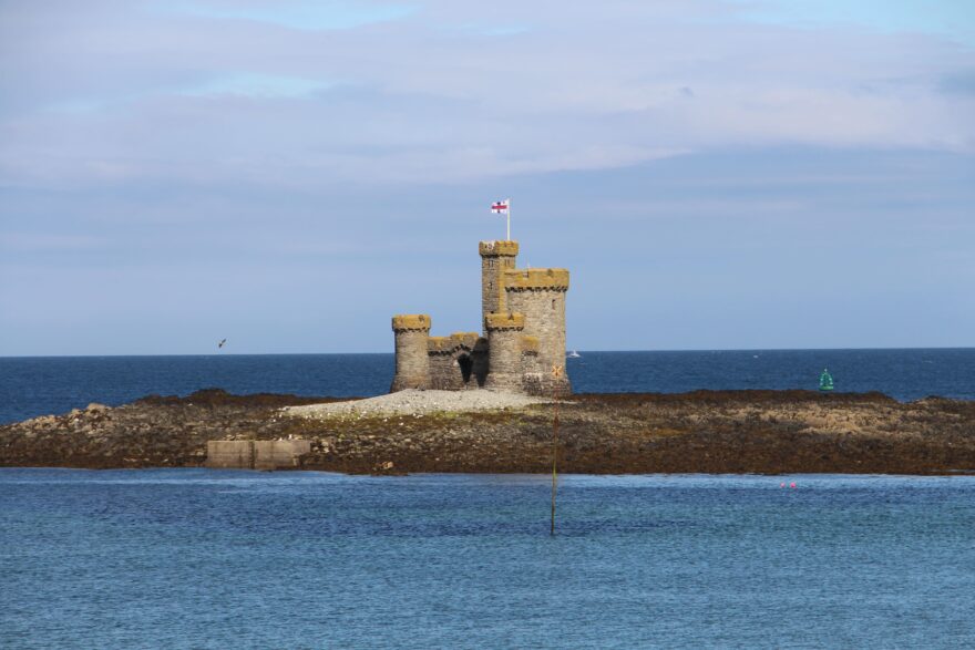 Věž spásy v douglaském přístavu zachraňuje lidské životy