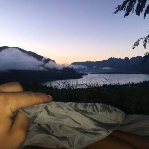 Výhody cestování na kole a spaní pod širákem